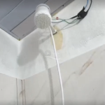 [VÍDEO] Falta de água, baixa pressão e ausência de comunicados: clientes reclamam de problemas com a Águas de Penha