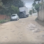 [VÍDEO] Penha: máquina faz manutenção paliativa, mas moradores querem pavimentação de rua