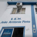 Racismo e agressões: mãe de estudante de escola municipal de Penha denuncia crimes
