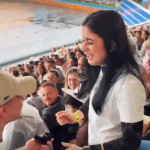 [VÍDEO] Mulher é pedida em casamento dentro do Beto Carrero e emociona público