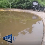 [VÍDEO] Piscinão da Vovó: poça gigantesca que há anos se forma à beira-mar em Penha segue sem solução