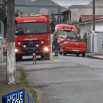 [VÍDEO] Princípio de incêndio em residência mobilizou bombeiros na tarde deste sábado em Penha