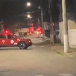 [VÍDEO] Vazamento de produto químico mobiliza bombeiros e tira moradores de casa no Centro de Penha