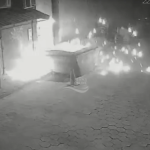 [VÍDEO] Marginais furtam fios na madrugada e deixam moradores de Penha sem energia elétrica por mais de 12 horas