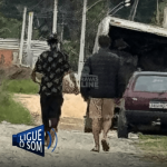 [VÍDEO] Moradora sai de casa por alguns instantes e tem residência invadida por criminosos