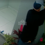 [VÍDEO] Não faltava mais nada: idoso é flagrado furtando luminária de jardim em Balneário Piçarras