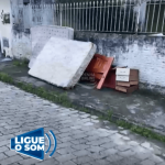 [VÍDEO] O povo não ajuda: morador critica descarte de entulho pelas calçadas de Penha