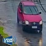 [VÍDEO] Penha: ladrões a bordo de carro vermelho invadem residência e cometem furto