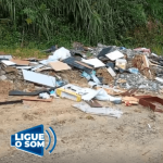 [VÍDEO] Penha: lixão a céu aberto se forma em local ermo e vizinhança cobra ação da Prefeitura