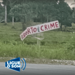 [VÍDEO] Penha: mulher reclama de placa instalada com mensagem contra aborto