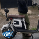 [VÍDEO] Scooter elétrica é furtada do pátio de imóvel; proprietária busca por informações