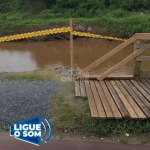 [VÍDEO] Solução provisória é insuficiente para evitar acidentes ao lado do rio em Balneário Piçarras, aponta morador