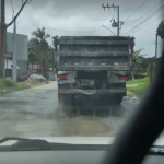 [VÍDEO] Morador de Penha mostra situação crítica dos buracos em diversas ruas do município