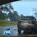 [VÍDEO] Veículos estacionados em esquina dificultam a visibilidade em Penha; vizinhos pedem alterações